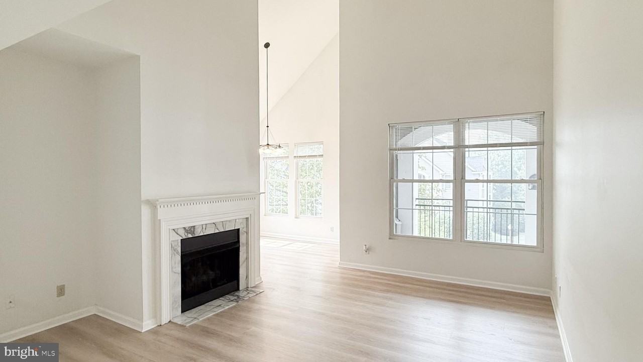 46628 Drysdale Ter #302 - Photo 4 of 28