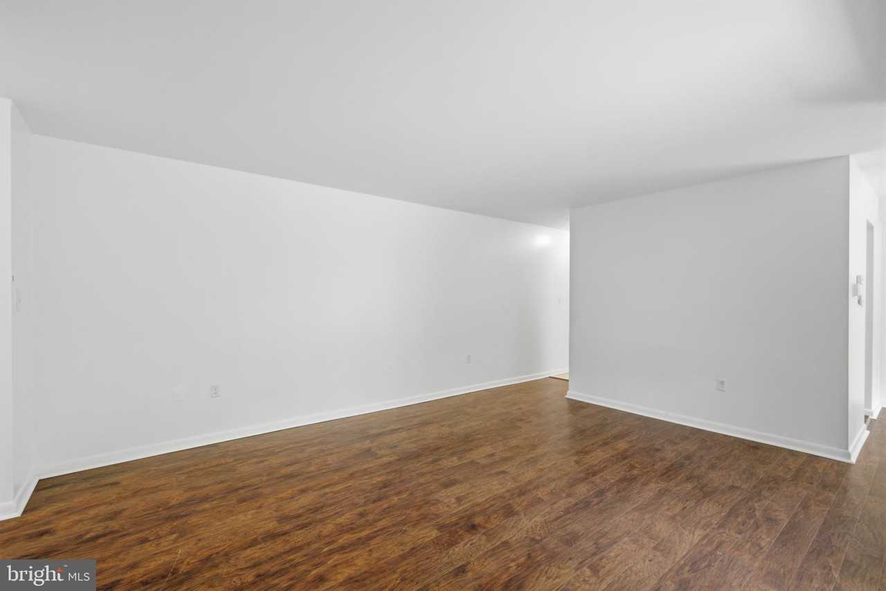 1521 Colonial Dr #T2 - Photo 4 of 19