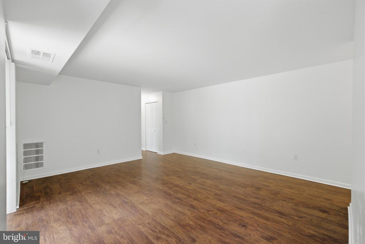1521 Colonial Dr #T2 - Photo 5 of 19