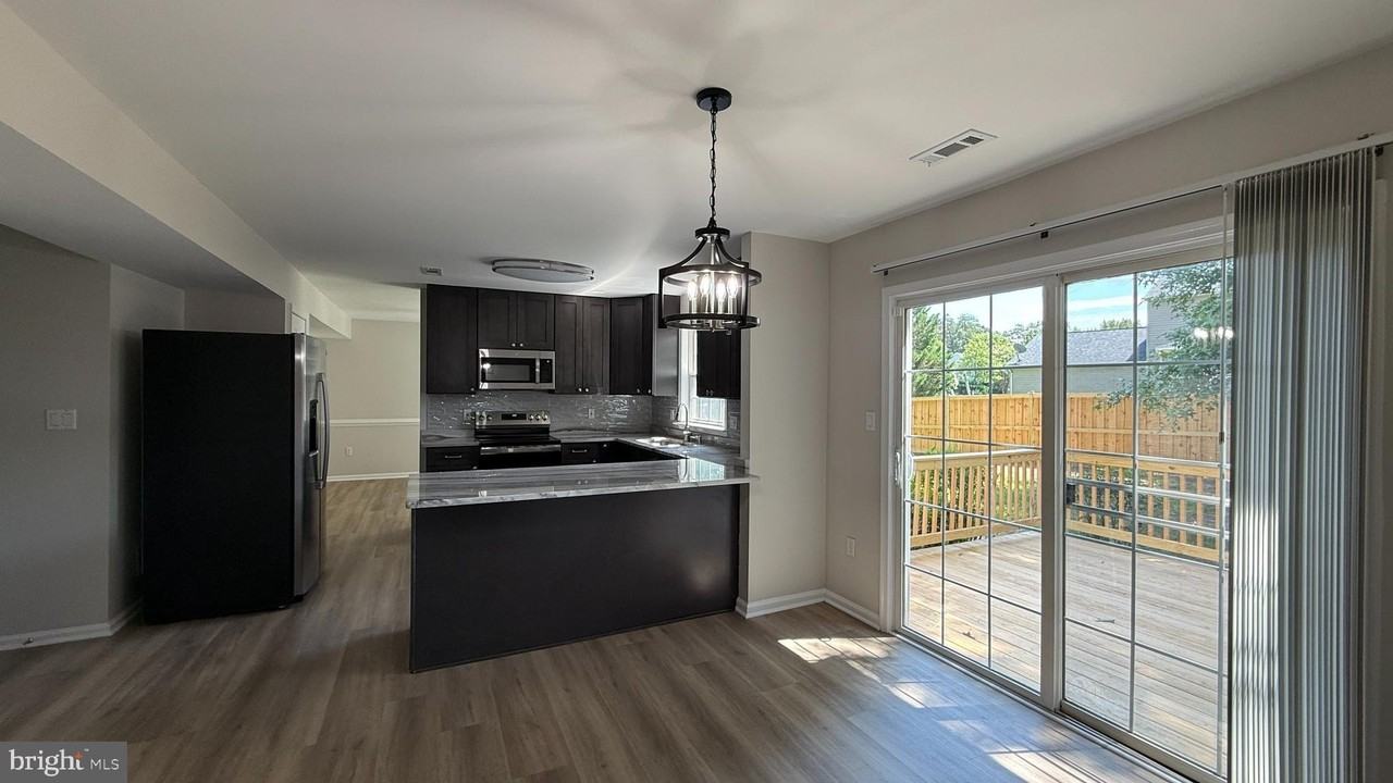 10100 Bellevue Ct - Photo 4 of 18