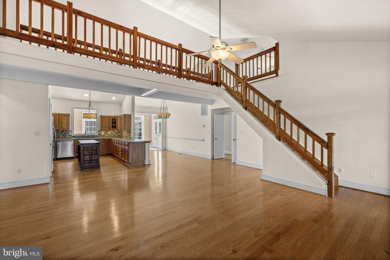 9725 Brock Rd - Photo 2 of 44