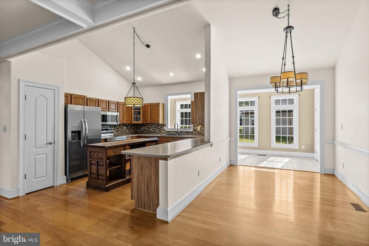9725 Brock Rd - Photo 4 of 44