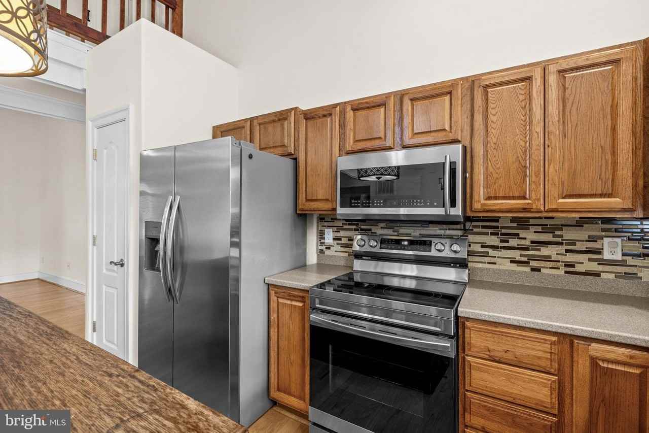 9725 Brock Rd - Photo 7 of 44