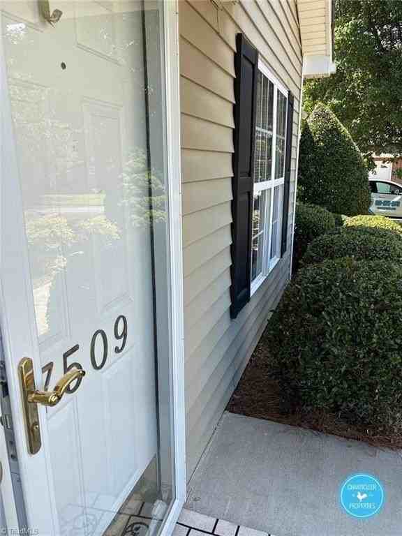 7509 Riverside Ct - Photo 3 of 18