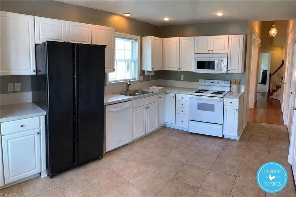 7509 Riverside Ct - Photo 4 of 18