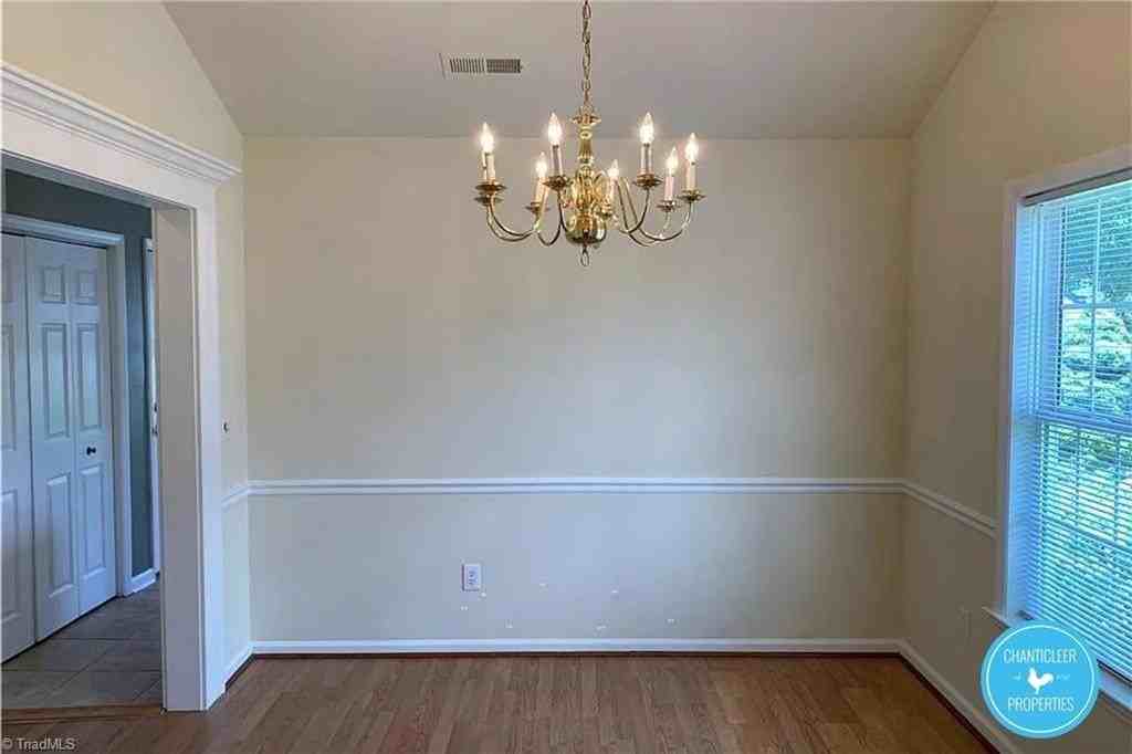7509 Riverside Ct - Photo 7 of 18