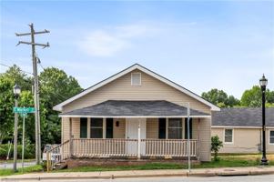featured image of 2210 E Market St