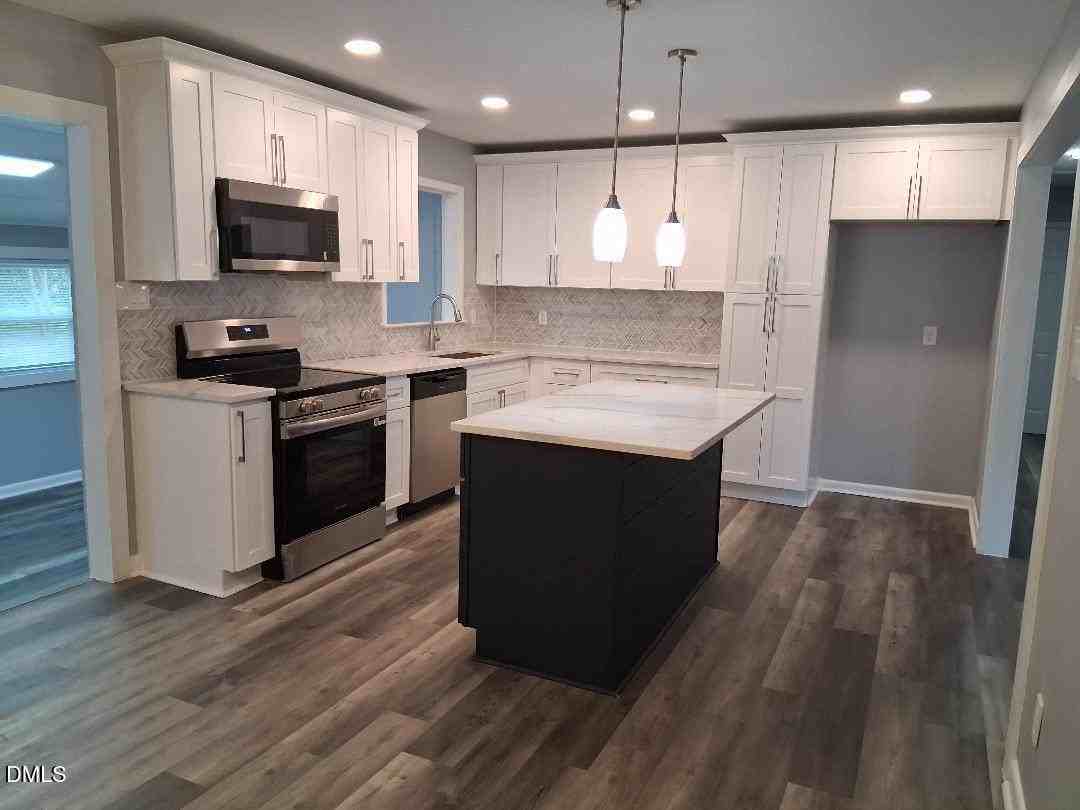 829 Greenwich St - Photo 5 of 13
