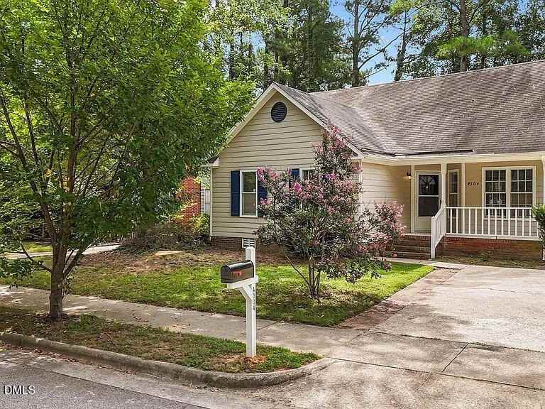 4504 Liverpool Ln - Photo 2 of 26