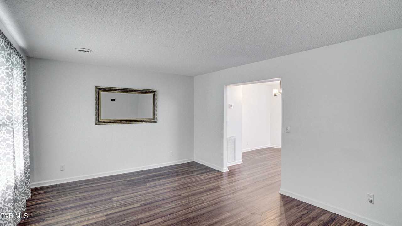 1709 Herrin Dr - Photo 2 of 15
