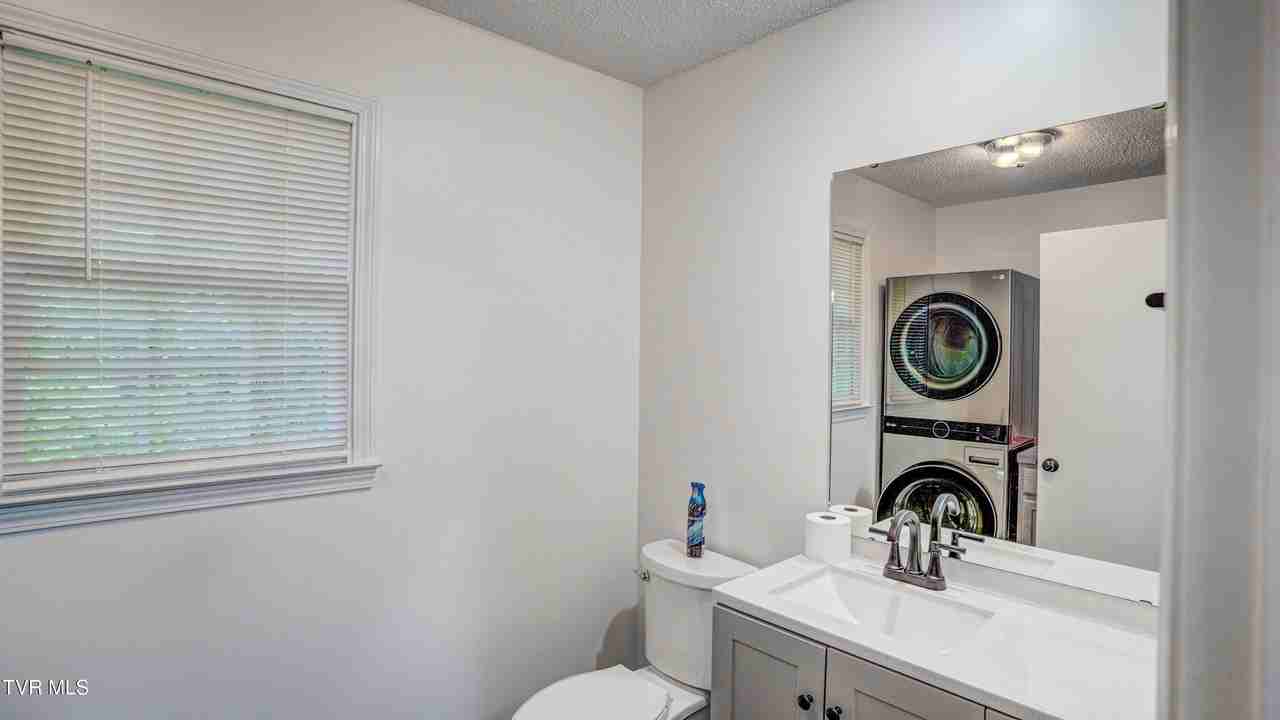 1709 Herrin Dr - Photo 5 of 15
