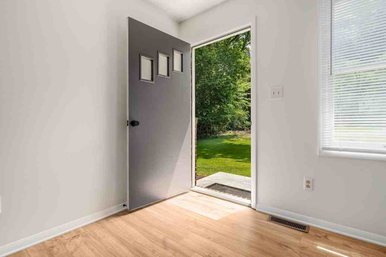1315 Adobe Dr - Photo 3 of 27
