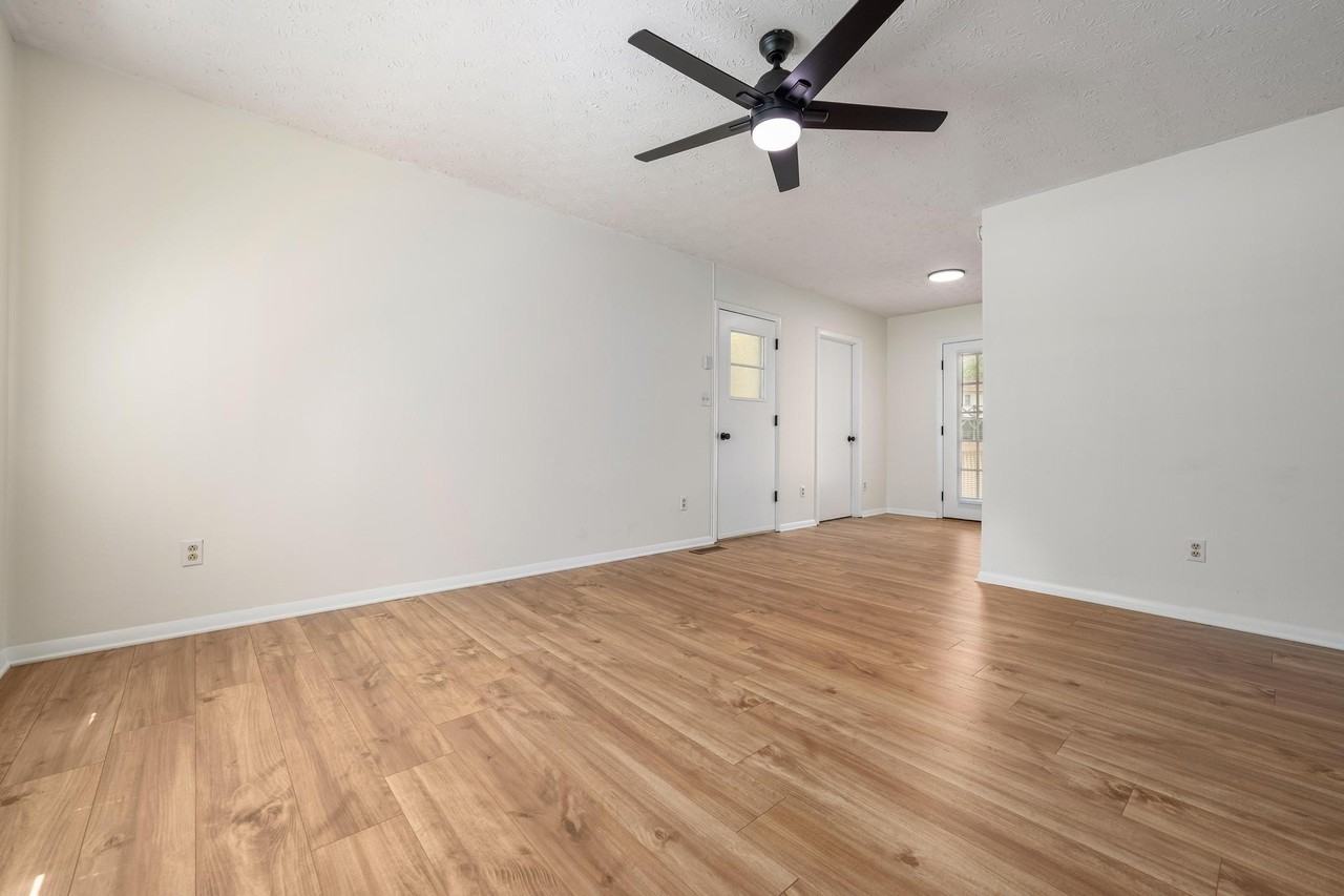 1315 Adobe Dr - Photo 4 of 27
