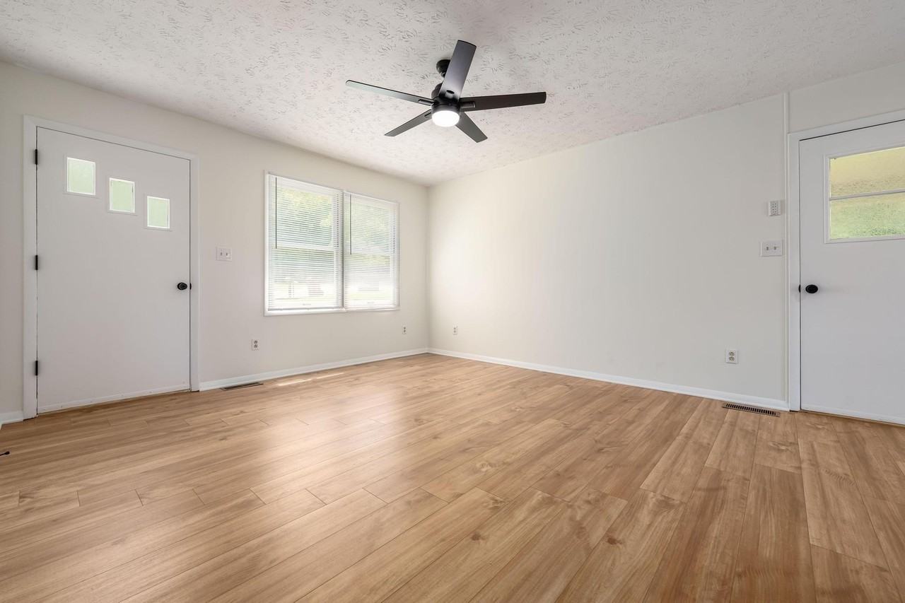 1315 Adobe Dr - Photo 5 of 27
