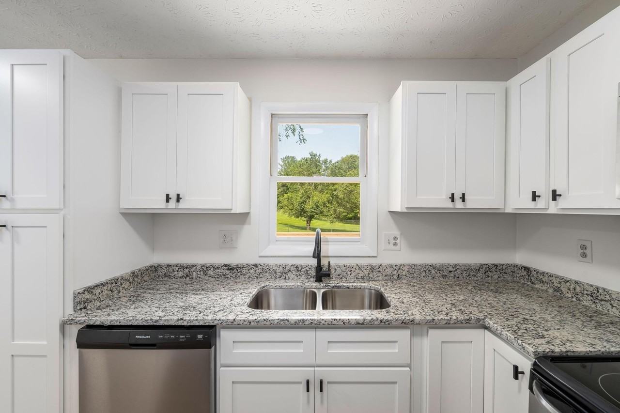 1315 Adobe Dr - Photo 7 of 27