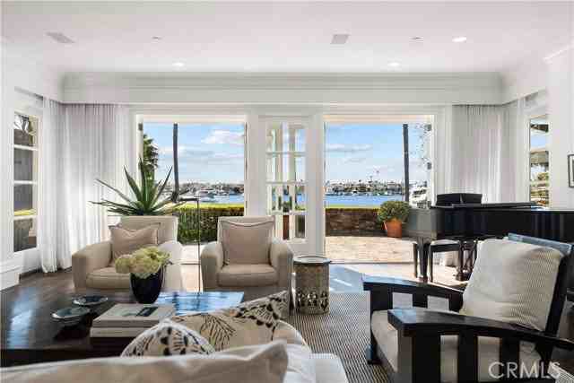 2411 Bayshore Dr - Photo 3 of 8