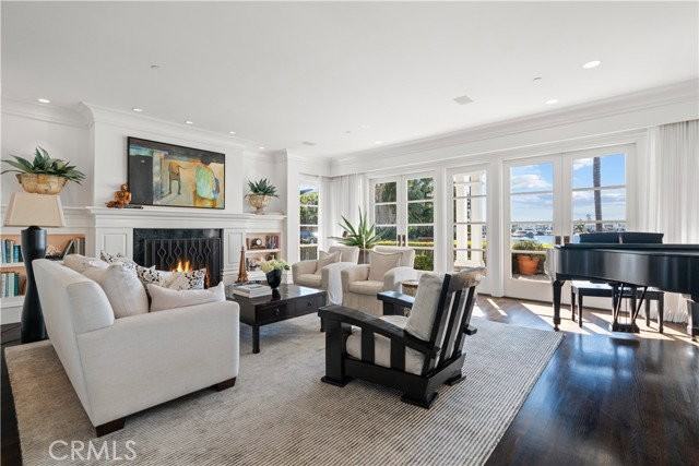 2411 Bayshore Dr - Photo 4 of 8
