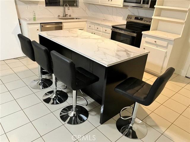 25141 Mackenzie St - Photo 2 of 8