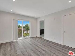 5752 Kester Ave - Photo 6 of 8