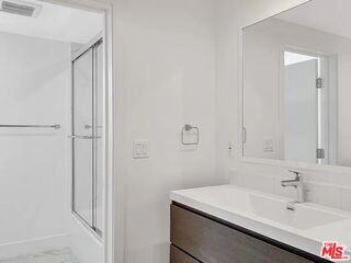 5752 Kester Ave - Photo 7 of 8