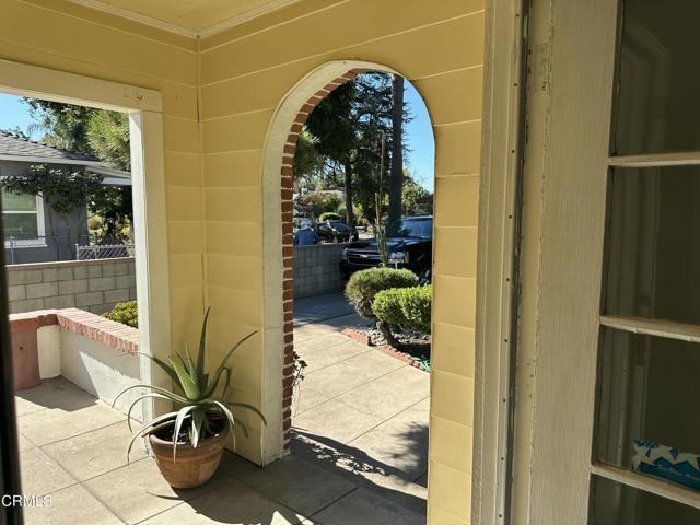 2122 Navarro Ave - Photo 4 of 8