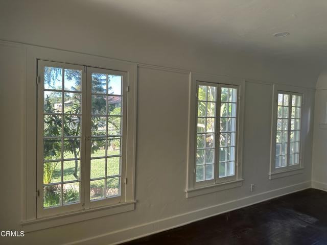 2122 Navarro Ave - Photo 6 of 8