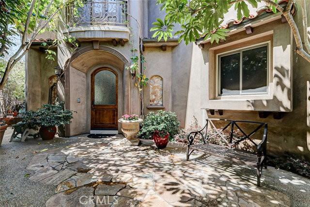 3005 N Poinsettia Ave - Photo 2 of 8