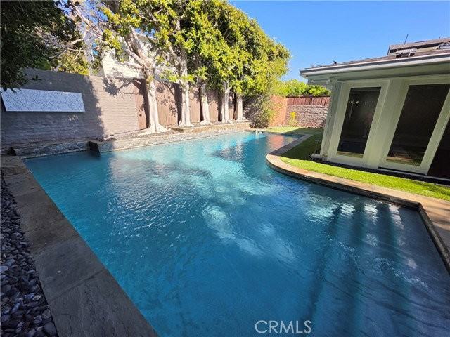 310 S Thurston Ave - Photo 2 of 8