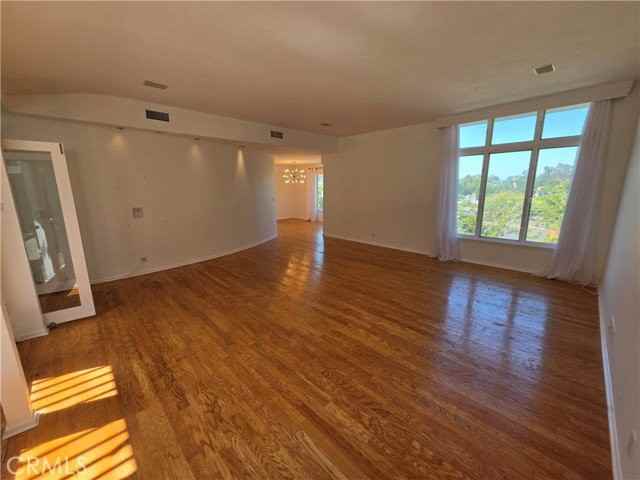 310 S Thurston Ave - Photo 5 of 8