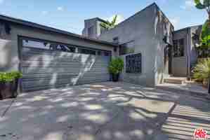 featured image of 1727 Delaware Ave