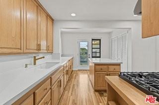 7212 W 91st St - Photo 4 of 8