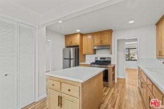 7212 W 91st St - Photo 6 of 8