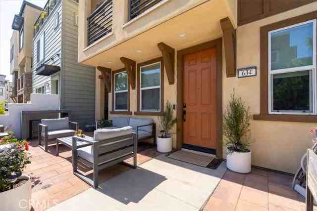 634 Daniel Freeman Cir - Photo 2 of 8