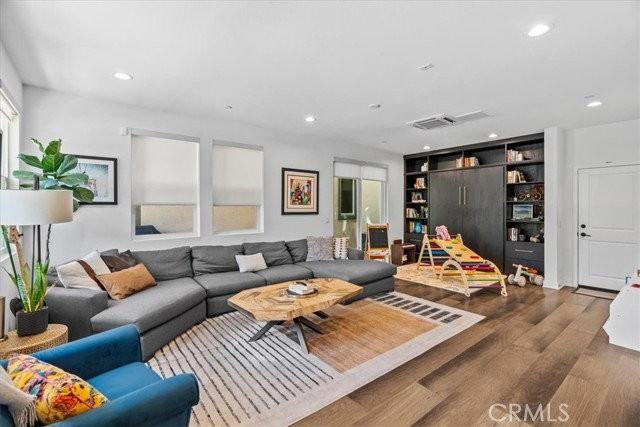 634 Daniel Freeman Cir - Photo 4 of 8