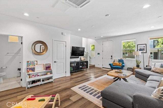 634 Daniel Freeman Cir - Photo 6 of 8