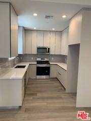 1721 Granville Ave #2 - Photo 5 of 8