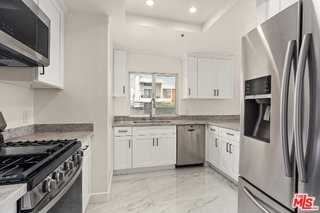 1315 S Saltair Ave #203 - Photo 4 of 8