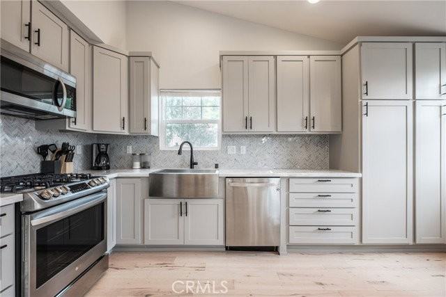 4039 Clayton Ave - Photo 4 of 8