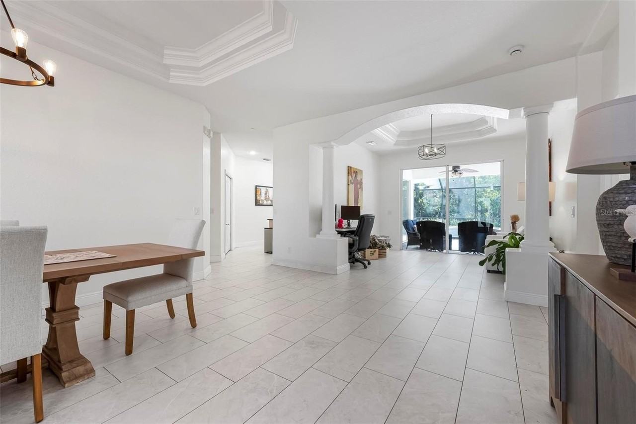 404 Golden Harbour Trl - Photo 2 of 47