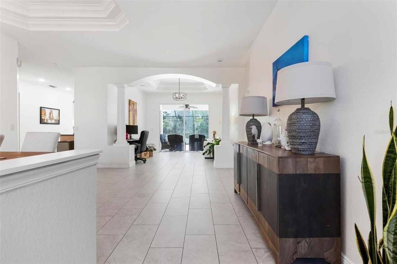 404 Golden Harbour Trl - Photo 3 of 47