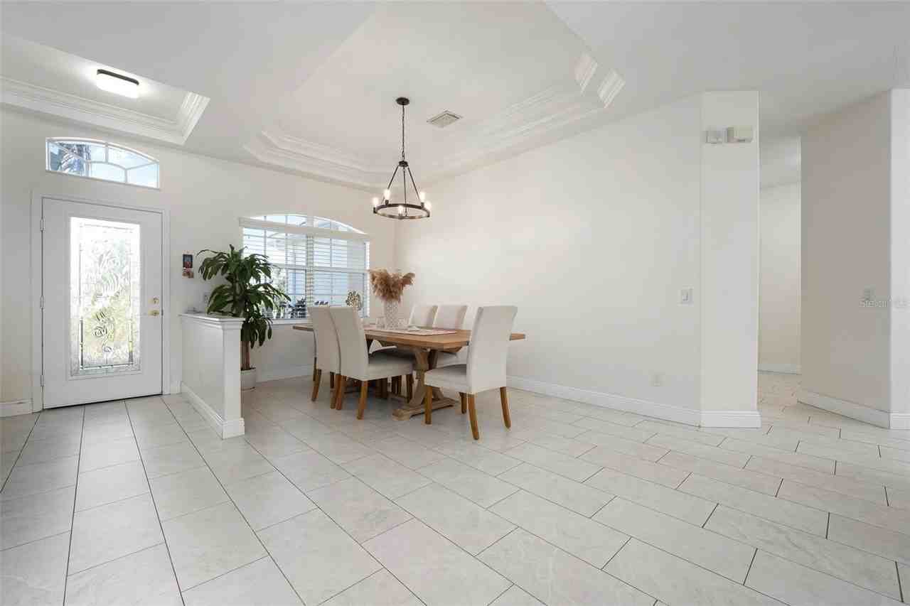 404 Golden Harbour Trl - Photo 4 of 47