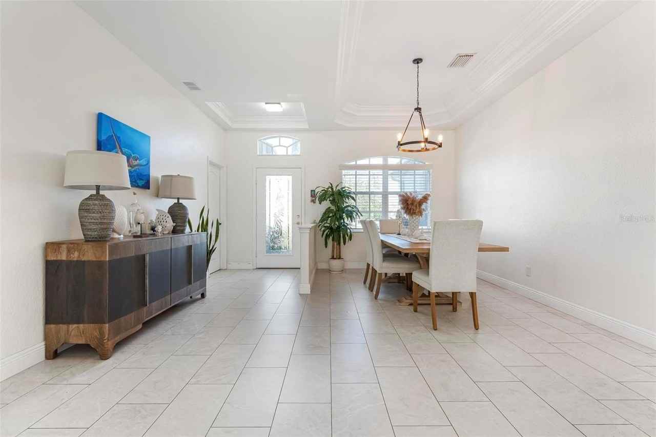 404 Golden Harbour Trl - Photo 5 of 47
