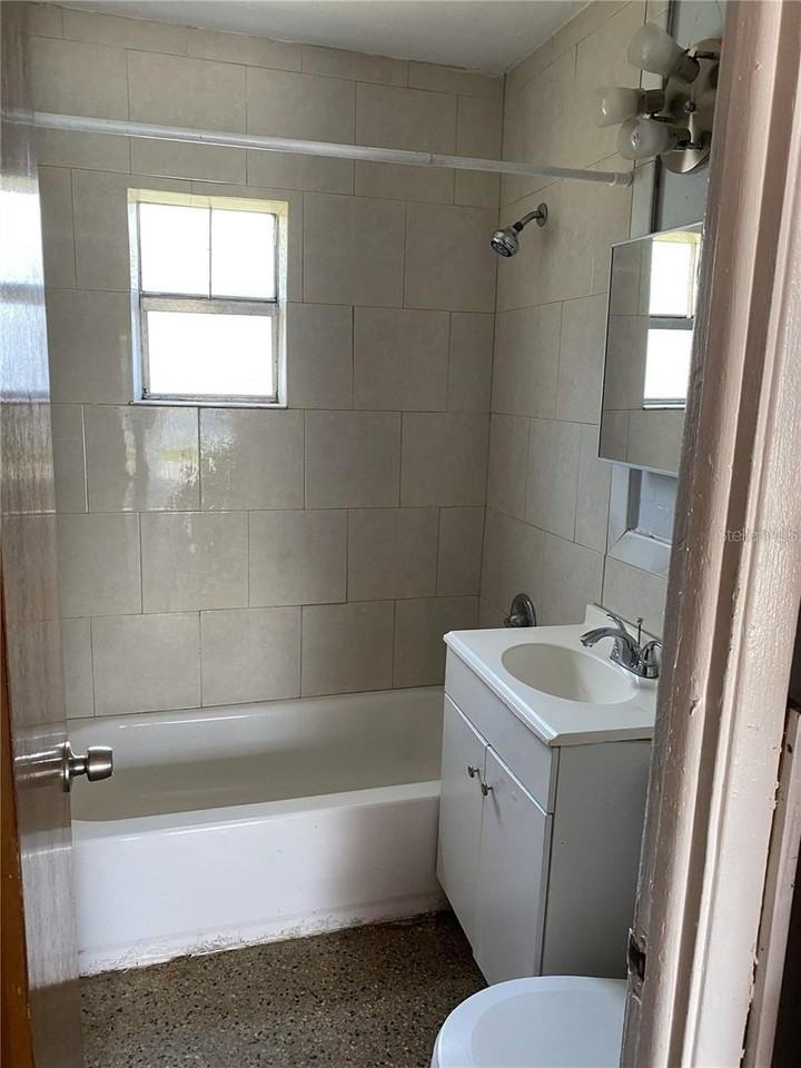 740 W Anderson St - Photo 6 of 14