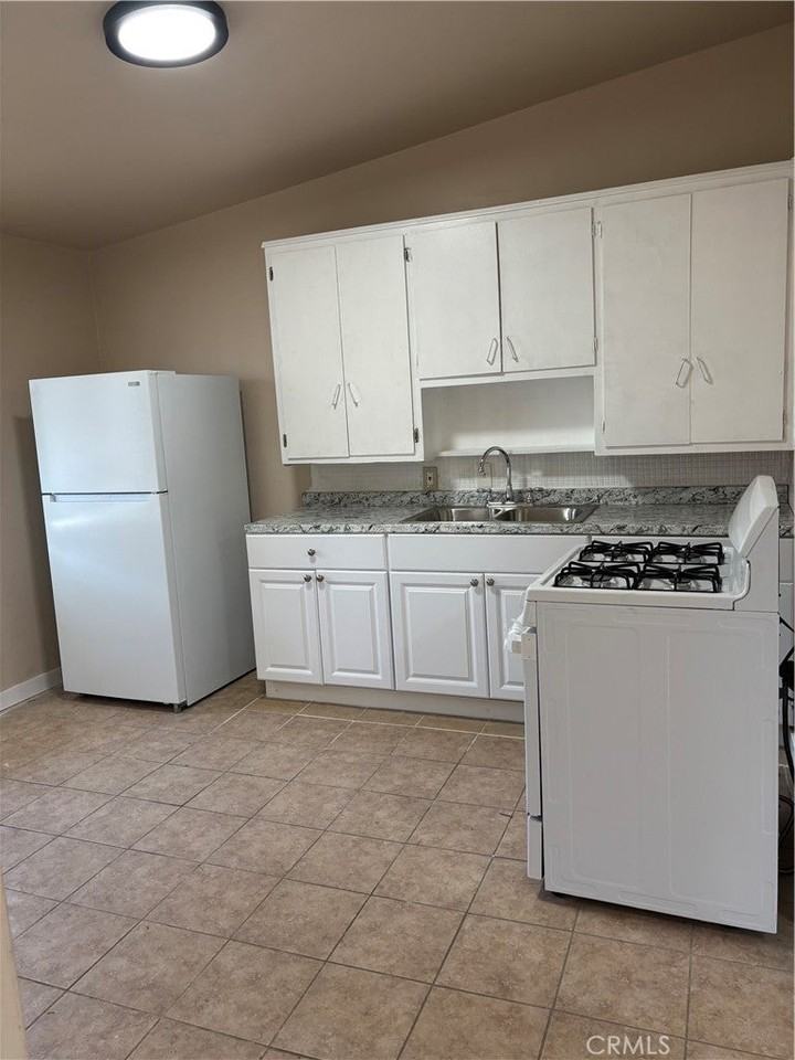 4029 Johnson St - Photo 4 of 8