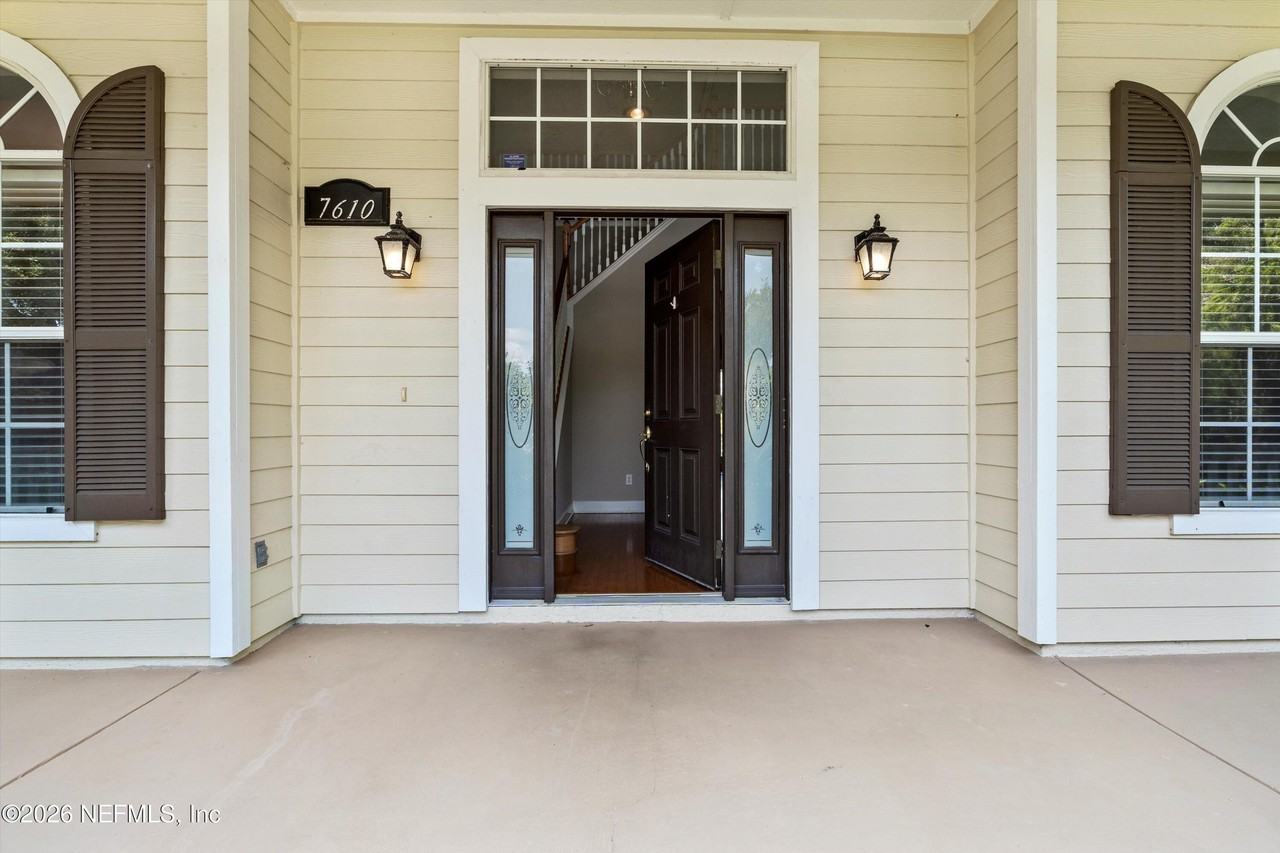 7610 Sentry Oak Cir W - Photo 3 of 32