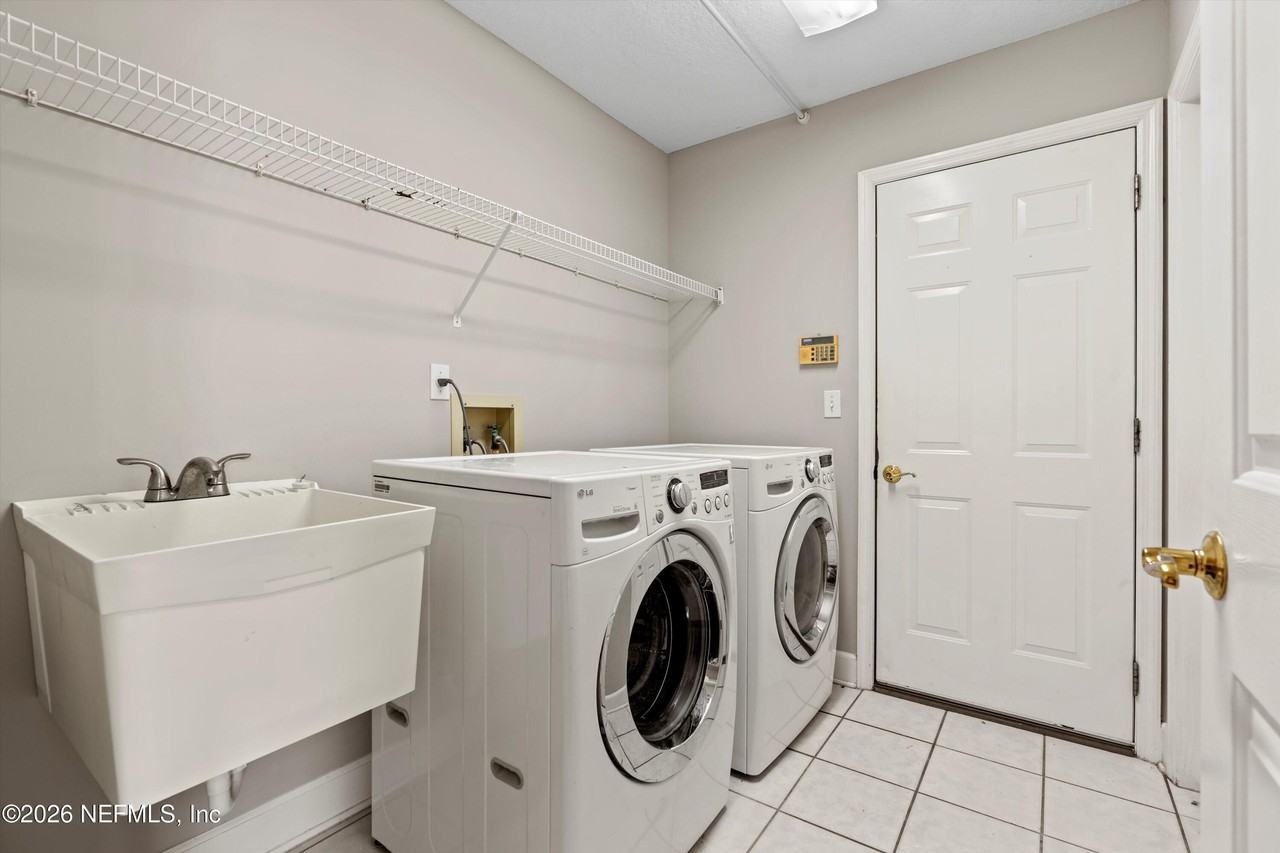 7610 Sentry Oak Cir W - Photo 6 of 32