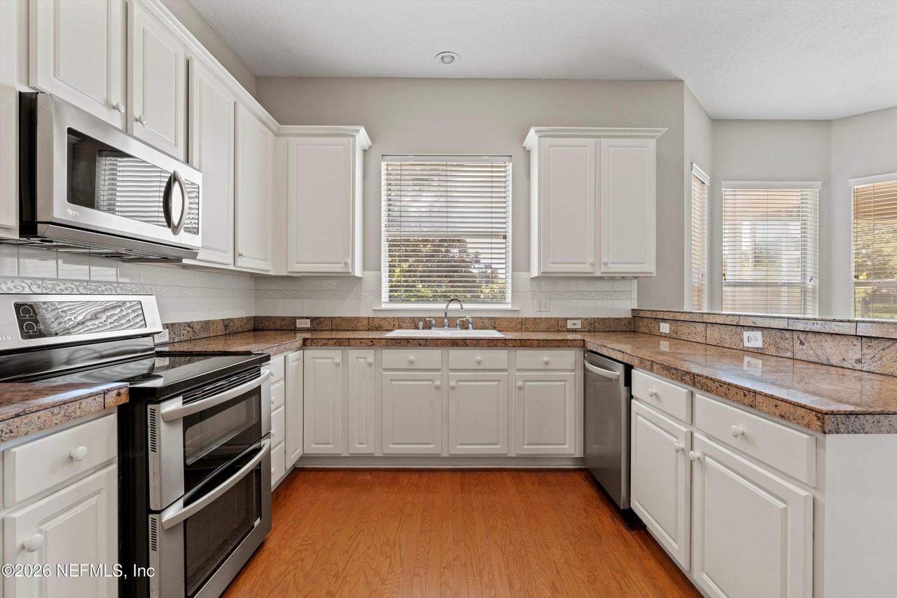 7610 Sentry Oak Cir W - Photo 7 of 32