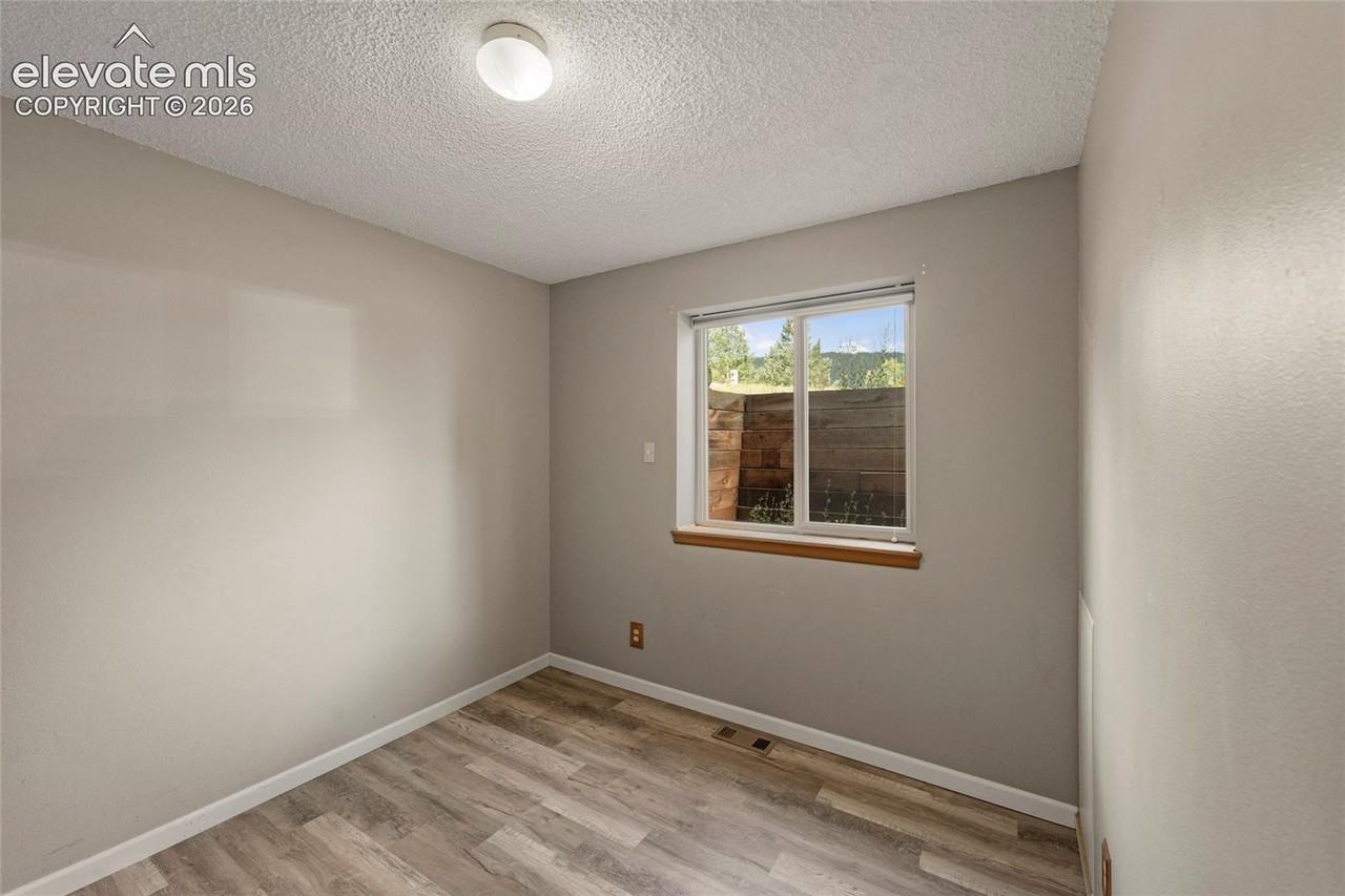291 E Lake Ave - Photo 7 of 14