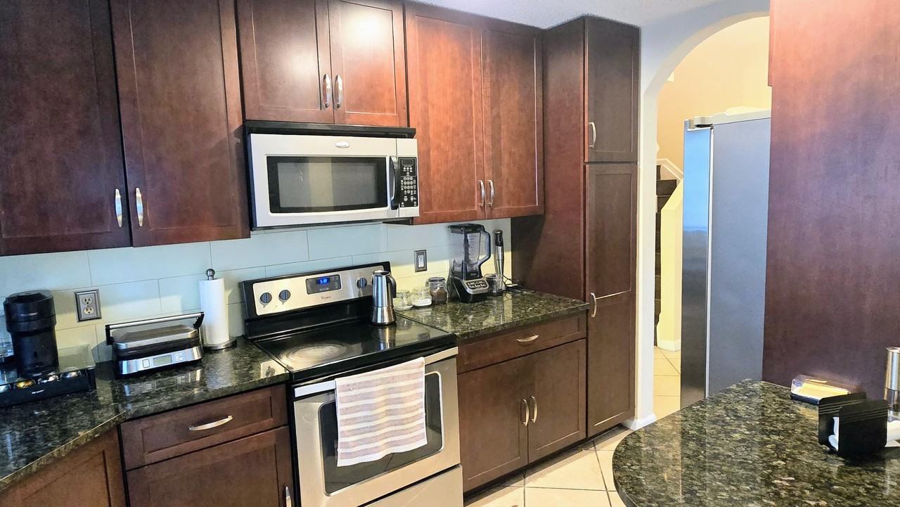 6241 Nw 74th Ct - Photo 4 of 27