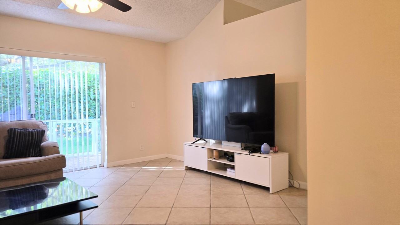 6241 Nw 74th Ct - Photo 7 of 27